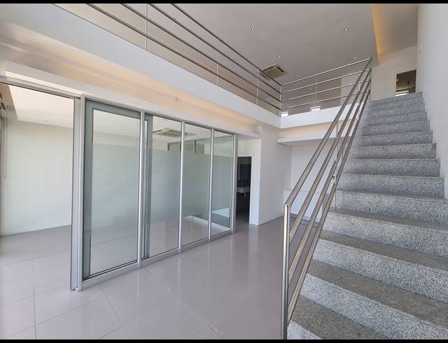 2,111M² OFFICE FOR SALE IN LAGOON BEACH